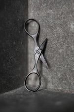 Load image into Gallery viewer, Baby Bo Scissors (Merchant and Mills)
